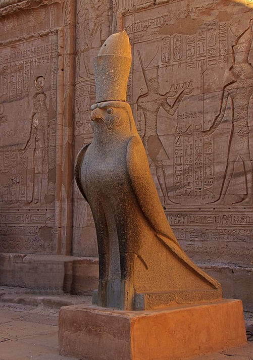 Horus sahin heykel